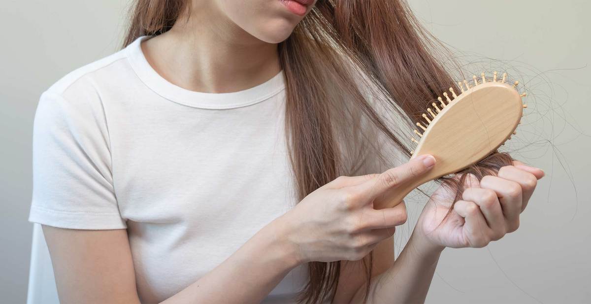 7 Cara Memperbaiki Rambut Kering dan Rusak